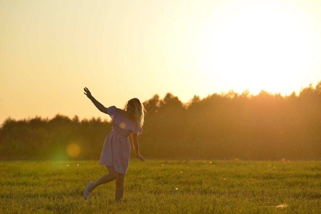 summer, sunny, blonde in the field, wondering, likes dislikes, brooding, meadow, sun, sunset, grass, young woman, divination, nature, landscape, travels, woman, light, model, unlimited happiness