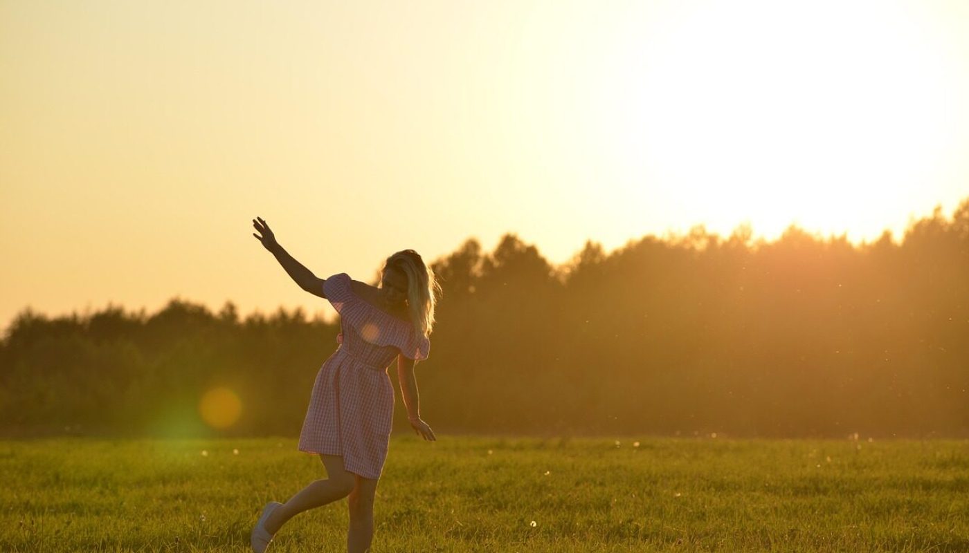summer, sunny, blonde in the field, wondering, likes dislikes, brooding, meadow, sun, sunset, grass, young woman, divination, nature, landscape, travels, woman, light, model, unlimited happiness